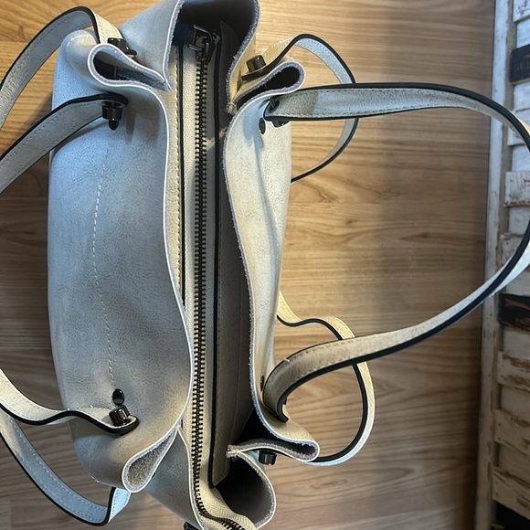 Brand New Pocketbook - Picture 5 of 10